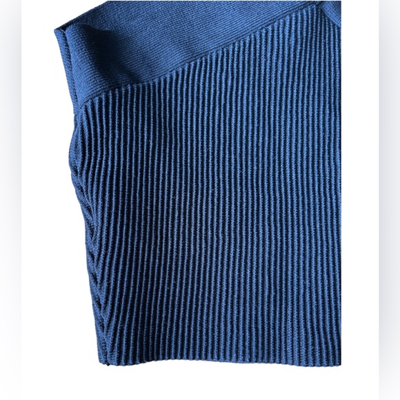 Babaton Sculpt Knit Criss Cross Cropped Tank - Picture 8 of 12